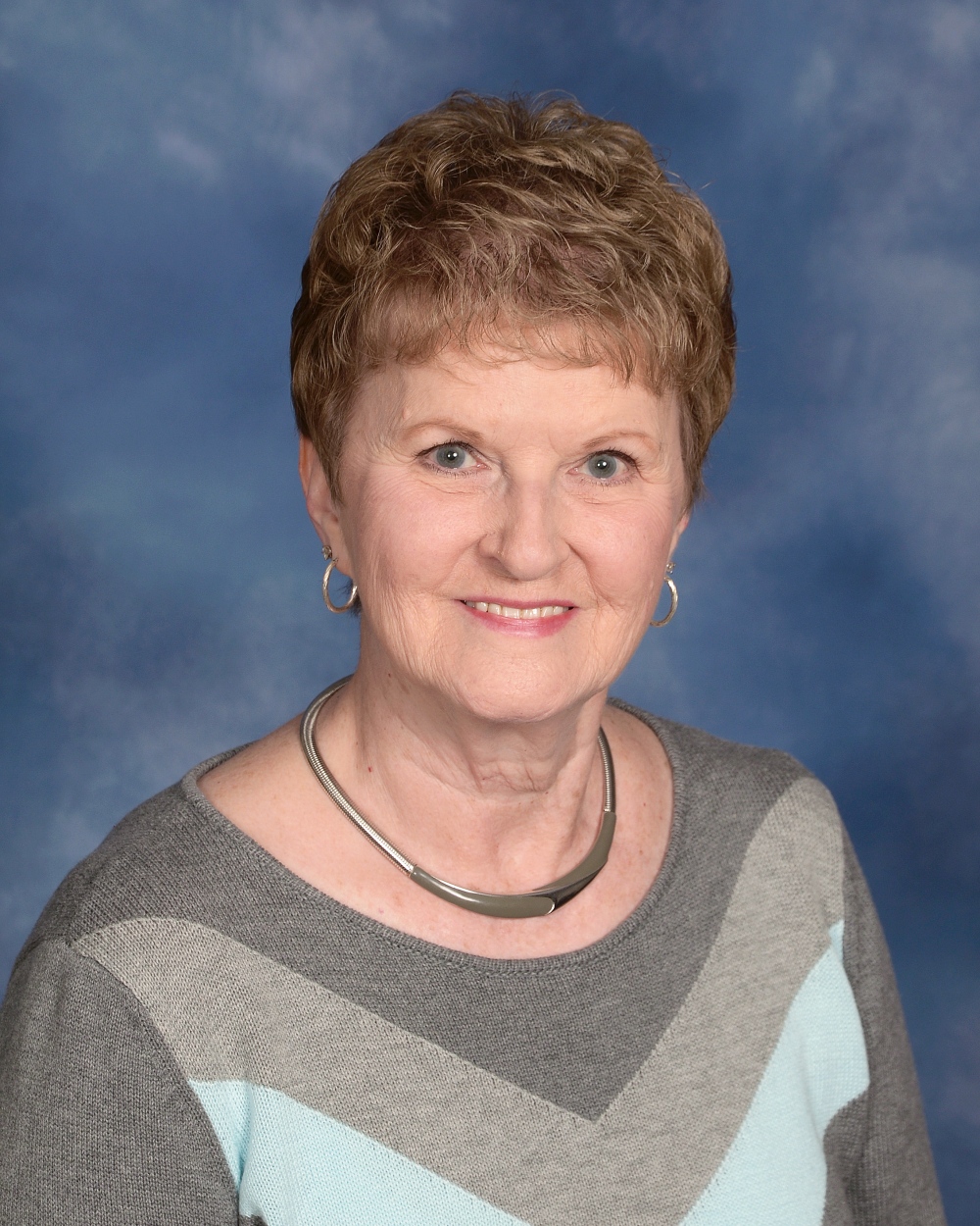 Phyllis McKneelen : Office Administrator